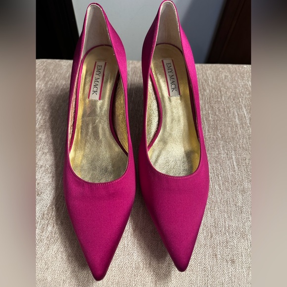 Emy Mack Shoes - NWOB Emy Mack FUSCIA kitten heels.